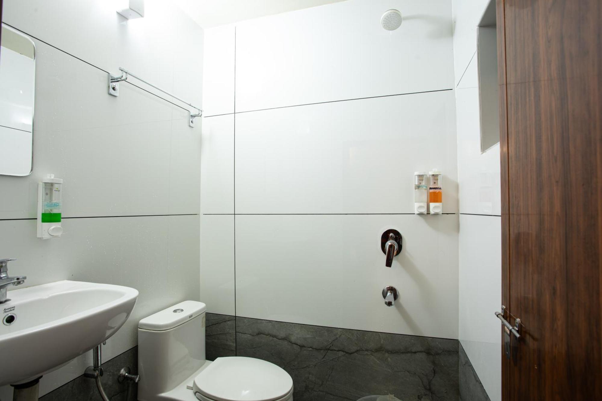 קוטאיאם Jk Lodge מראה חיצוני תמונה